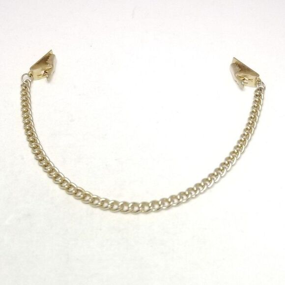 Vintage Sweater Clip, Wygonda November 5th Engraved Gold Tone, Retro Estate - Picture 6 of 6